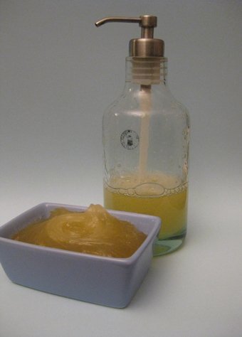 Jabón de potasa en crema y disuelto para hacer jabón líquido